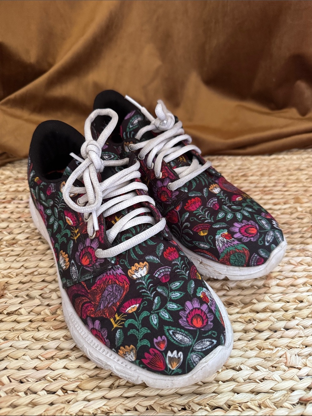 Inkkas Floral Print Women's Athletic Sneakers - Black/Pink